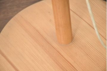 スウェーデンビンテージ　パイン材の温もりと優しい色が調和するナチュラルなフロアスタンド(スタンドライト、スタンド照明、ヴィンテージ、北欧)(R-082724)