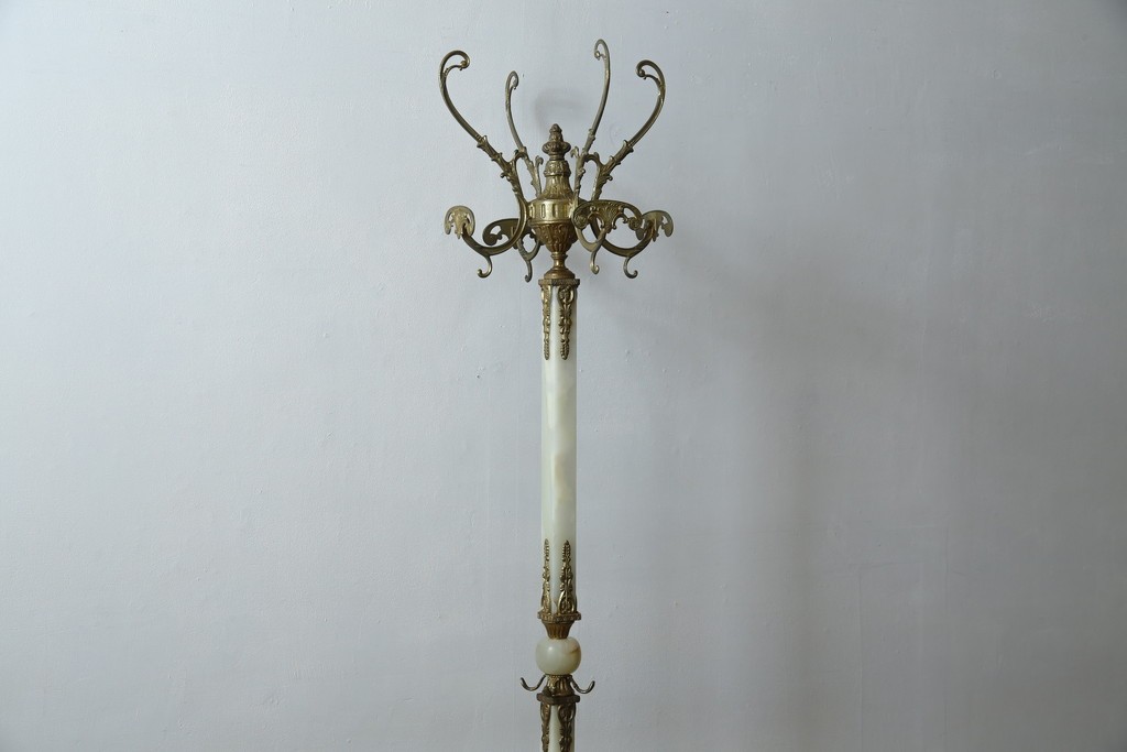 イタリアヴィンテージ　ブラスの重厚感と大理石支柱の上品さが際立つコートハンガー　(R-082725)