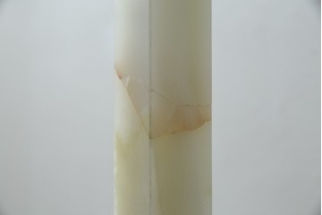 イタリアヴィンテージ　ブラスの重厚感と大理石支柱の上品さが際立つコートハンガー　(R-082725)