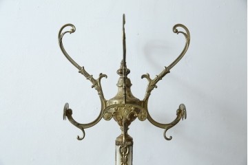 イタリアヴィンテージ　ブラスの重厚感と大理石支柱の上品さが際立つコートハンガー　(R-082725)