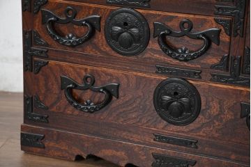 中古　岩谷堂箪笥　小物整理におすすめ!迫力のある金具が目を引く極小箪笥(収納タンス、引き出し、チェスト)(R-082726)