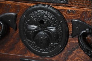 中古　岩谷堂箪笥　小物整理におすすめ!迫力のある金具が目を引く極小箪笥(収納タンス、引き出し、チェスト)(R-082726)