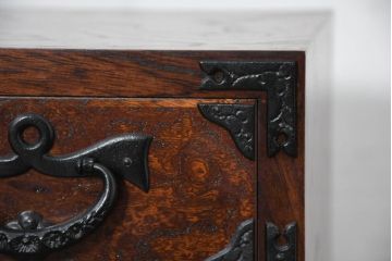 中古　岩谷堂箪笥　小物整理におすすめ!迫力のある金具が目を引く極小箪笥(収納タンス、引き出し、チェスト)(R-082726)