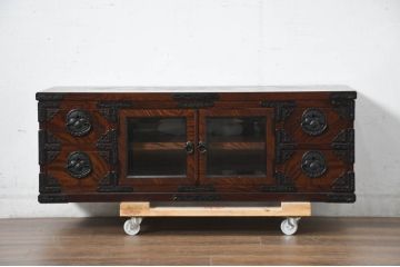 中古　超美品　岩谷堂箪笥　どっしりとした重厚感ある佇まいが魅力的なテレビ台(ローボード、収納棚、戸棚、リビングボード、テレビボード)(定価約45万円)(R-082727)