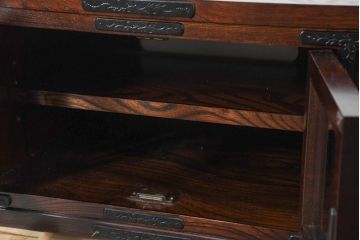 中古　超美品　岩谷堂箪笥　どっしりとした重厚感ある佇まいが魅力的なテレビ台(ローボード、収納棚、戸棚、リビングボード、テレビボード)(定価約45万円)(R-082727)