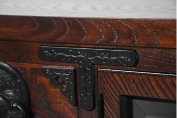 中古　超美品　岩谷堂箪笥　どっしりとした重厚感ある佇まいが魅力的なテレビ台(ローボード、収納棚、戸棚、リビングボード、テレビボード)(定価約45万円)(R-082727)