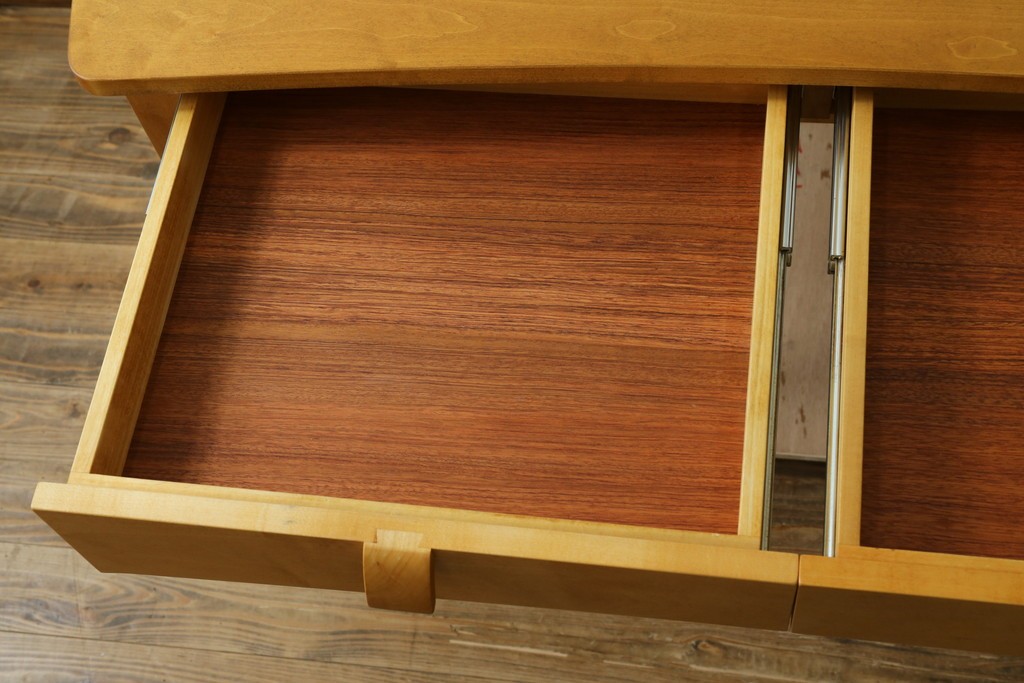 中古　家具工房　BritCraft(ブリットクラフト)　ハードメープル材　丸みをおびたデザインの引き出し付きデスク　(R-082728)