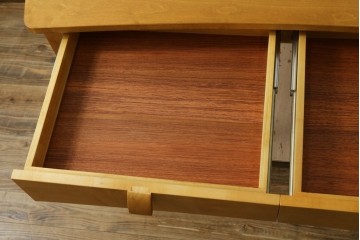 中古　家具工房　BritCraft(ブリットクラフト)　ハードメープル材　丸みをおびたデザインの引き出し付きデスク　(R-082728)