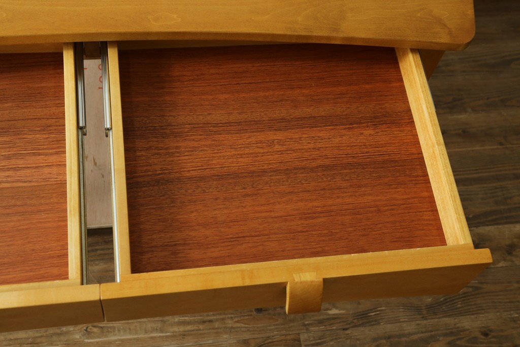 中古　家具工房　BritCraft(ブリットクラフト)　ハードメープル材　丸みをおびたデザインの引き出し付きデスク　(R-082728)