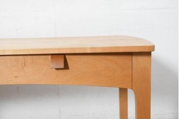 中古　家具工房　BritCraft(ブリットクラフト)　ハードメープル材　丸みをおびたデザインの引き出し付きデスク(机、ワークデスク、コンソールテーブル、在宅用、在宅ワーク用)(R-082728)