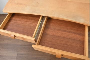 中古　家具工房　BritCraft(ブリットクラフト)　ハードメープル材　丸みをおびたデザインの引き出し付きデスク(机、ワークデスク、コンソールテーブル、在宅用、在宅ワーク用)(R-082728)