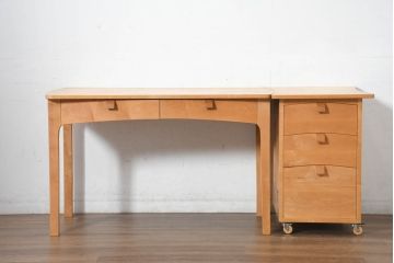 中古　家具工房　BritCraft(ブリットクラフト)　ハードメープル材　丸みをおびたデザインの引き出し付きデスク(机、ワークデスク、コンソールテーブル、在宅用、在宅ワーク用)(R-082728)