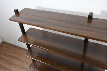 中古　新品未使用　展示品　岩手岩泉・純木家具　総欅(ケヤキ)材　漆塗り　空間を選ばず使える万能デザイン!!シンプルモダンな飾り棚(オープンシェルフ、オープンラック、ディスプレイラック、陳列棚)(R-082730)