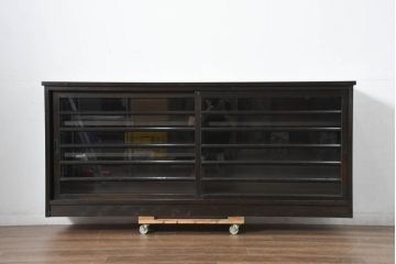 中古　古建具をリメイクしたモダンな横桟ガラス引き戸が魅力な水屋箪笥サイドボード(食器棚、収納棚、戸棚、カップボード、サイドキャビネット)(R-082732)