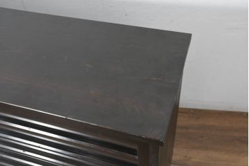 中古　古建具をリメイクしたモダンな横桟ガラス引き戸が魅力な水屋箪笥サイドボード(食器棚、収納棚、戸棚、カップボード、サイドキャビネット)(R-082732)
