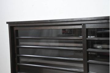 中古　古建具をリメイクしたモダンな横桟ガラス引き戸が魅力な水屋箪笥サイドボード(食器棚、収納棚、戸棚、カップボード、サイドキャビネット)(R-082732)
