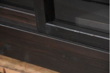 中古　古建具をリメイクしたモダンな横桟ガラス引き戸が魅力な水屋箪笥サイドボード(食器棚、収納棚、戸棚、カップボード、サイドキャビネット)(R-082732)