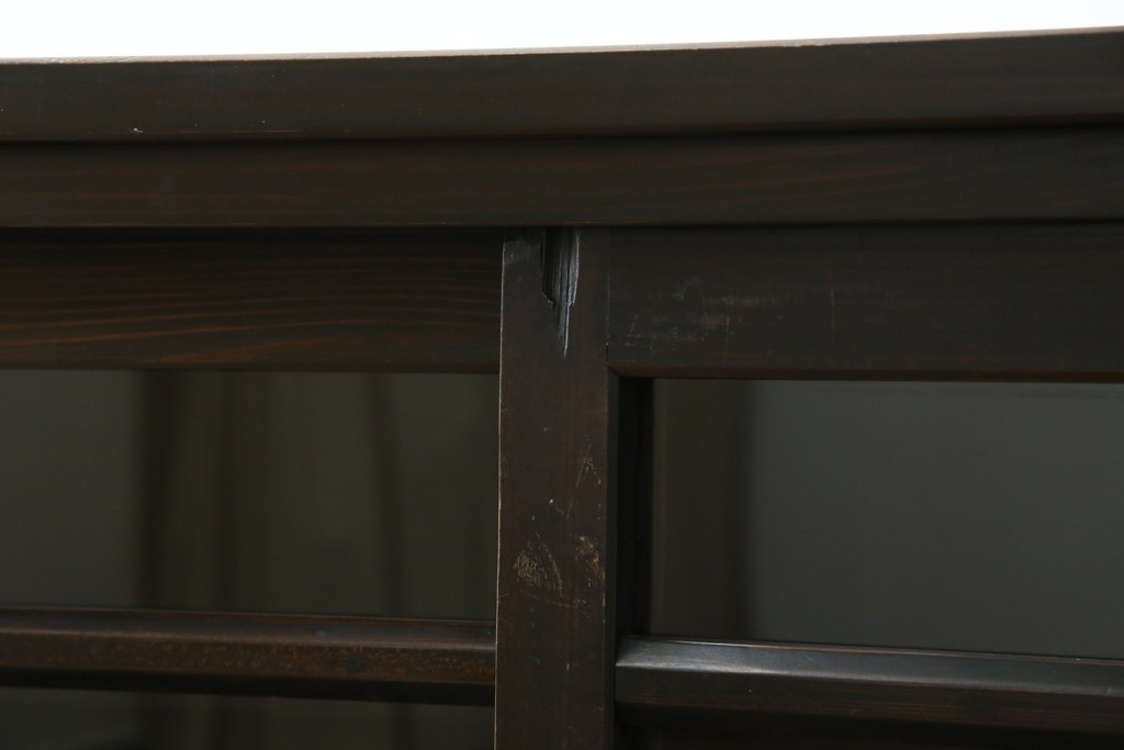 中古　古建具をリメイクしたモダンな横桟ガラス引き戸が魅力な水屋箪笥サイドボード　(R-082732)