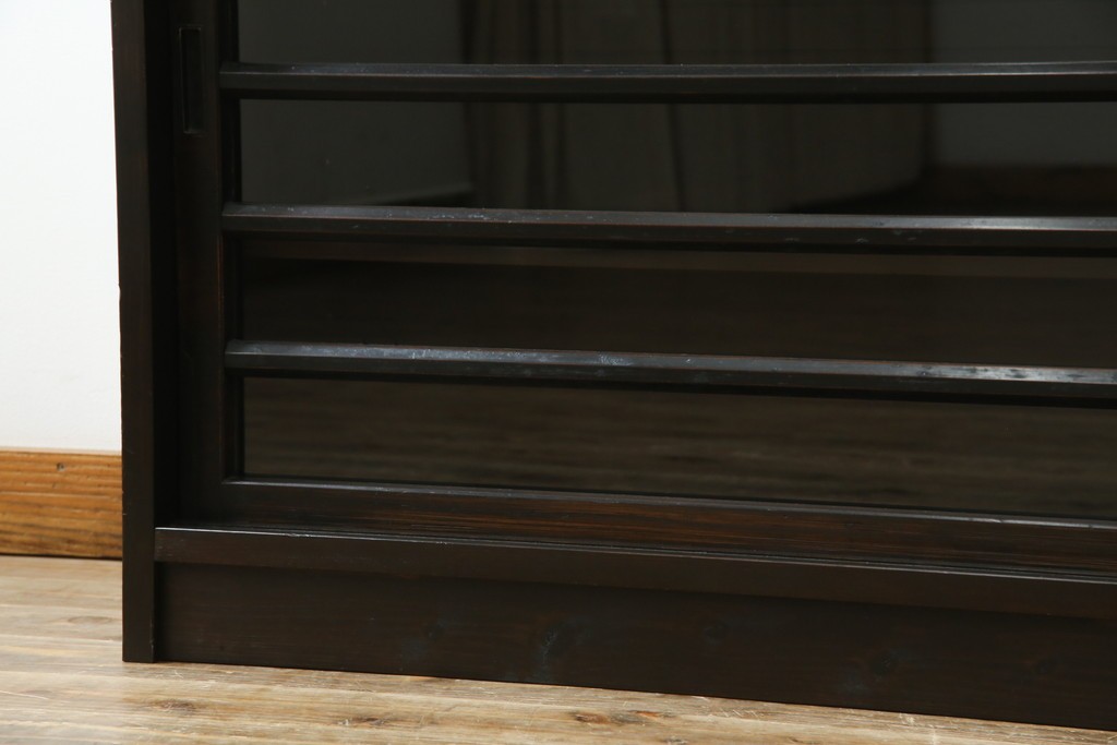 中古　古建具をリメイクしたモダンな横桟ガラス引き戸が魅力な水屋箪笥サイドボード　(R-082732)