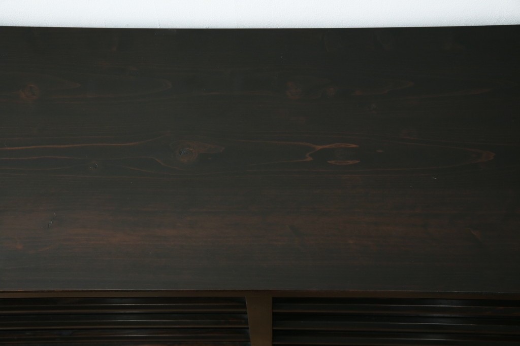 中古　古建具をリメイクしたモダンな横桟ガラス引き戸が魅力な水屋箪笥サイドボード　(R-082732)