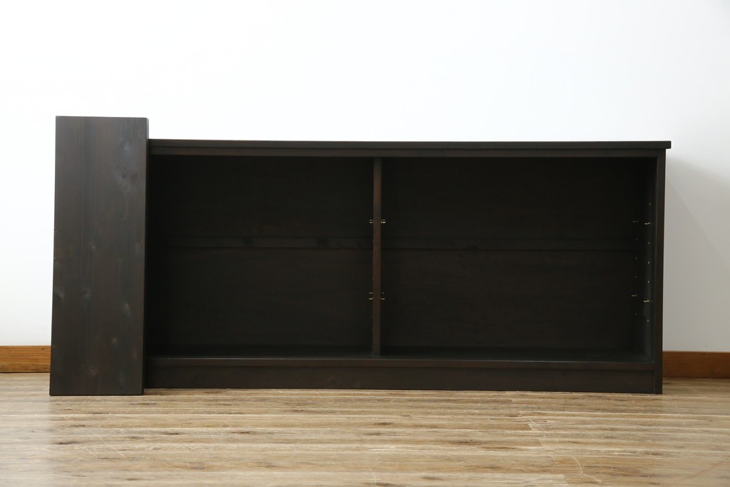 中古　古建具をリメイクしたモダンな横桟ガラス引き戸が魅力な水屋箪笥サイドボード　(R-082732)