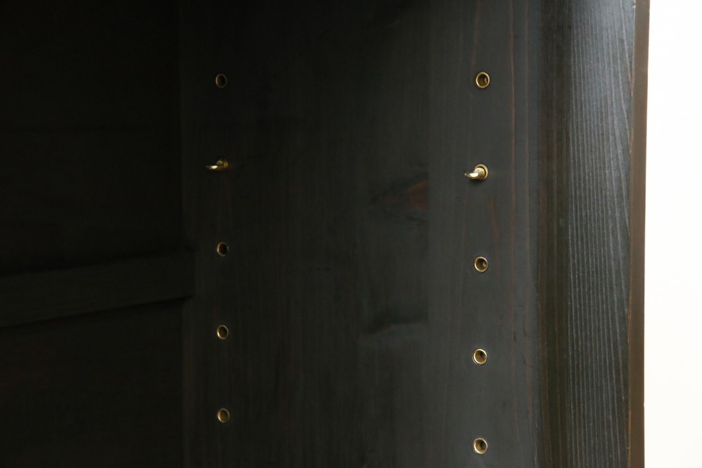 中古　古建具をリメイクしたモダンな横桟ガラス引き戸が魅力な水屋箪笥サイドボード　(R-082732)