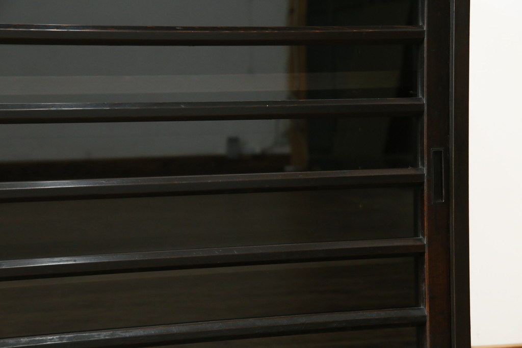 中古　古建具をリメイクしたモダンな横桟ガラス引き戸が魅力な水屋箪笥サイドボード　(R-082732)