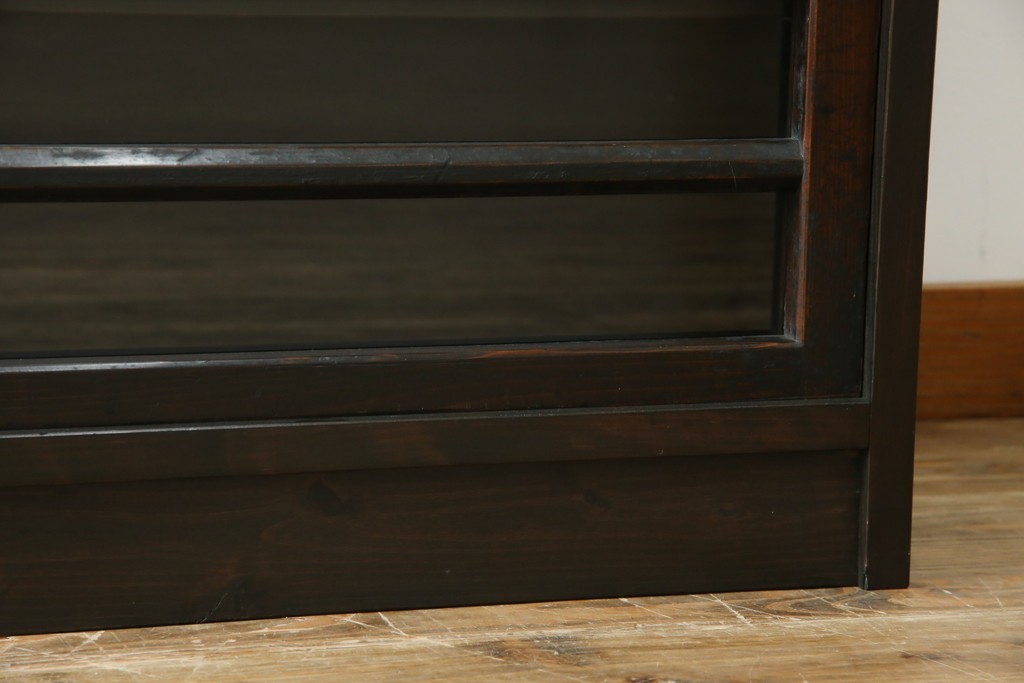 中古　古建具をリメイクしたモダンな横桟ガラス引き戸が魅力な水屋箪笥サイドボード　(R-082732)