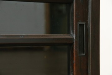 中古　古建具をリメイクしたモダンな横桟ガラス引き戸が魅力な水屋箪笥サイドボード　(R-082732)