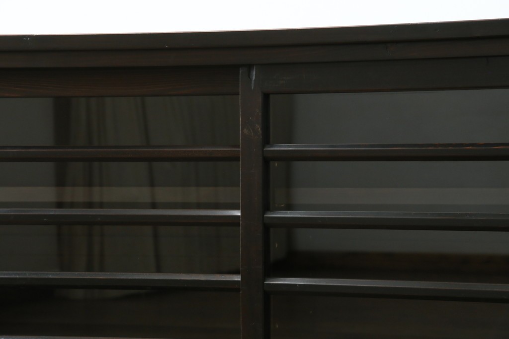 中古　古建具をリメイクしたモダンな横桟ガラス引き戸が魅力な水屋箪笥サイドボード　(R-082732)