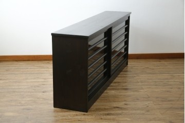 中古　古建具をリメイクしたモダンな横桟ガラス引き戸が魅力な水屋箪笥サイドボード　(R-082732)