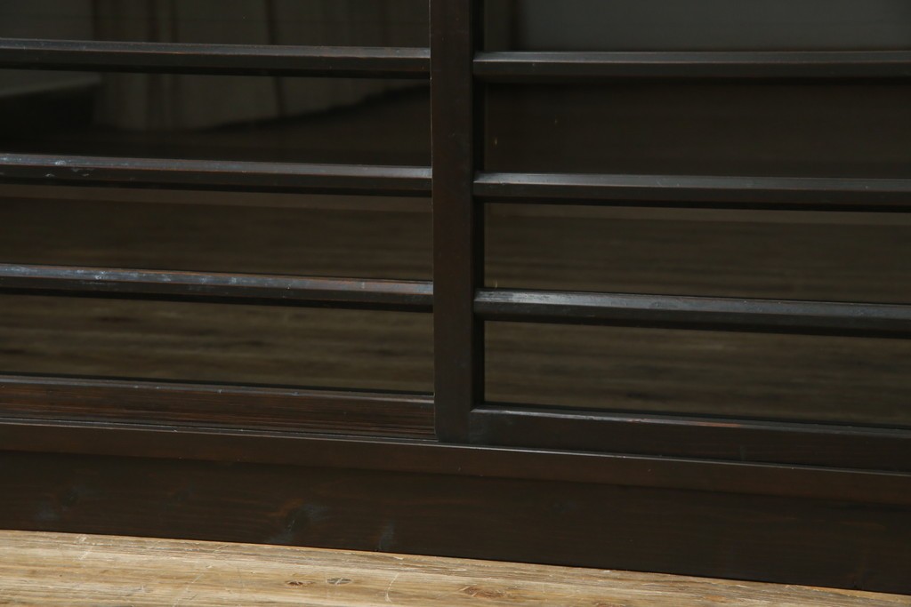 中古　古建具をリメイクしたモダンな横桟ガラス引き戸が魅力な水屋箪笥サイドボード　(R-082732)