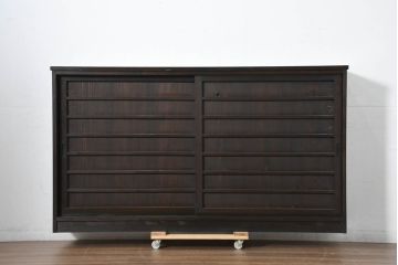 中古　古建具をリメイクしたモダンな横桟板戸が魅力な水屋箪笥サイドボード(食器棚、収納棚、戸棚、カップボード、サイドキャビネット)(R-082733)