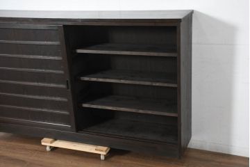 中古　古建具をリメイクしたモダンな横桟板戸が魅力な水屋箪笥サイドボード(食器棚、収納棚、戸棚、カップボード、サイドキャビネット)(R-082733)