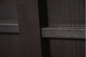 中古　古建具をリメイクしたモダンな横桟板戸が魅力な水屋箪笥サイドボード(食器棚、収納棚、戸棚、カップボード、サイドキャビネット)(R-082733)