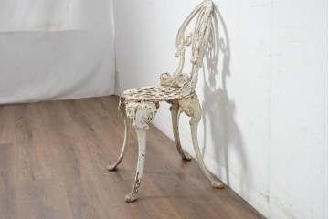 【簡易リペア限定品】　フランスアンティーク　ロココ装飾が優美!!　シャビーな風合いのフレンチガーデンチェア　(R-082734)