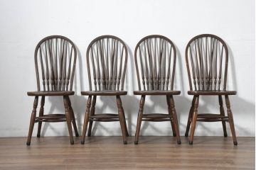 中古　美品　希少な廃番品　IDC大塚家具取り扱い　秋田木工　落ち着いた色味と滑らかな質感が美しいウィンザーチェア4脚セット(ダイニングチェア、アームレスチェア、椅子、イス、バラ売り可能)(定価4脚で約30万円)(R-082738)