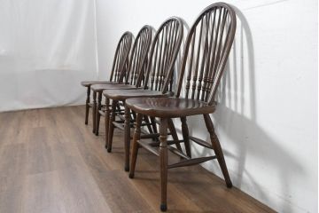 中古　美品　希少な廃番品　IDC大塚家具取り扱い　秋田木工　落ち着いた色味と滑らかな質感が美しいウィンザーチェア4脚セット(ダイニングチェア、アームレスチェア、椅子、イス、バラ売り可能)(定価4脚で約30万円)(R-082738)