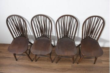 中古　美品　希少な廃番品　IDC大塚家具取り扱い　秋田木工　落ち着いた色味と滑らかな質感が美しいウィンザーチェア4脚セット(ダイニングチェア、アームレスチェア、椅子、イス、バラ売り可能)(定価4脚で約30万円)(R-082738)