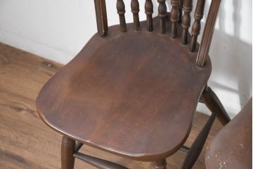 中古　美品　希少な廃番品　IDC大塚家具取り扱い　秋田木工　落ち着いた色味と滑らかな質感が美しいウィンザーチェア4脚セット(ダイニングチェア、アームレスチェア、椅子、イス、バラ売り可能)(定価4脚で約30万円)(R-082738)
