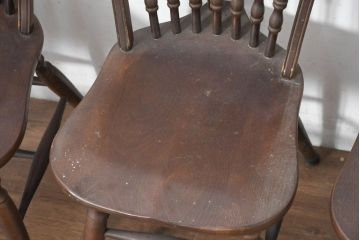 中古　美品　希少な廃番品　IDC大塚家具取り扱い　秋田木工　落ち着いた色味と滑らかな質感が美しいウィンザーチェア4脚セット(ダイニングチェア、アームレスチェア、椅子、イス、バラ売り可能)(定価4脚で約30万円)(R-082738)