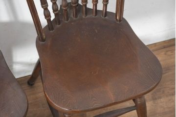 中古　美品　希少な廃番品　IDC大塚家具取り扱い　秋田木工　落ち着いた色味と滑らかな質感が美しいウィンザーチェア4脚セット(ダイニングチェア、アームレスチェア、椅子、イス、バラ売り可能)(定価4脚で約30万円)(R-082738)