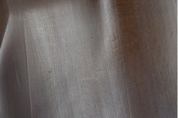 中古　美品　希少な廃番品　IDC大塚家具取り扱い　秋田木工　落ち着いた色味と滑らかな質感が美しいウィンザーチェア4脚セット　定価4脚で約30万円　(R-082738)