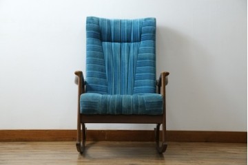 和製ビンテージ　ブナ材　ブルーストライプがレトロな雰囲気を高めるロッキングチェア　(R-082740)