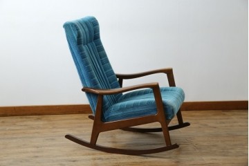 和製ビンテージ　ブナ材　ブルーストライプがレトロな雰囲気を高めるロッキングチェア　(R-082740)