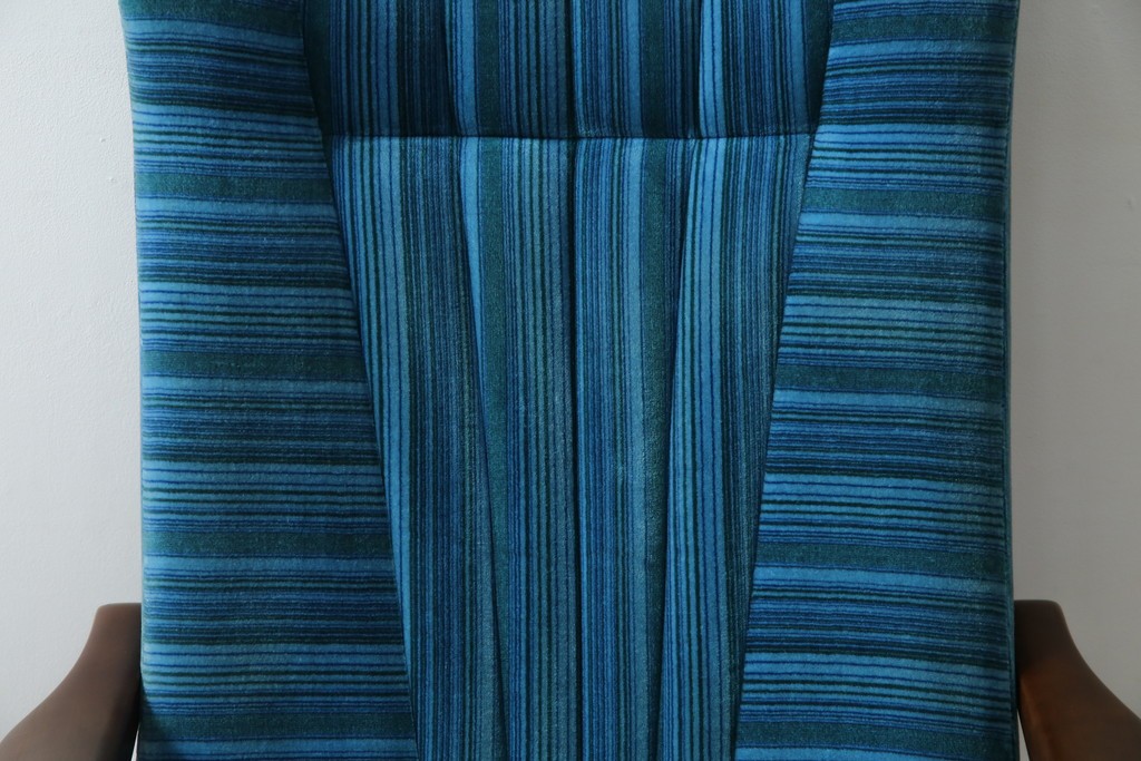 和製ビンテージ　ブナ材　ブルーストライプがレトロな雰囲気を高めるロッキングチェア　(R-082740)