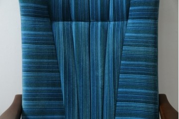 和製ビンテージ　ブナ材　ブルーストライプがレトロな雰囲気を高めるロッキングチェア　(R-082740)