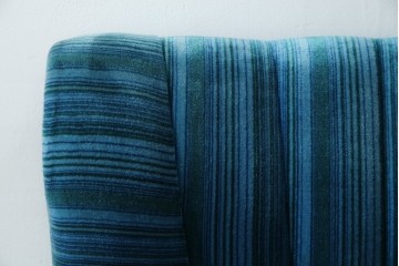 和製ビンテージ　ブナ材　ブルーストライプがレトロな雰囲気を高めるロッキングチェア　(R-082740)