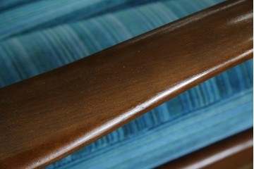 和製ビンテージ　ブナ材　ブルーストライプがレトロな雰囲気を高めるロッキングチェア　(R-082740)