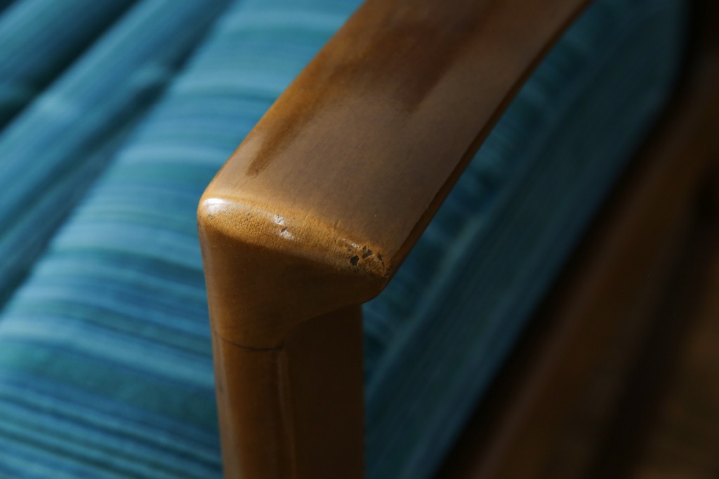 和製ビンテージ　ブナ材　ブルーストライプがレトロな雰囲気を高めるロッキングチェア　(R-082740)